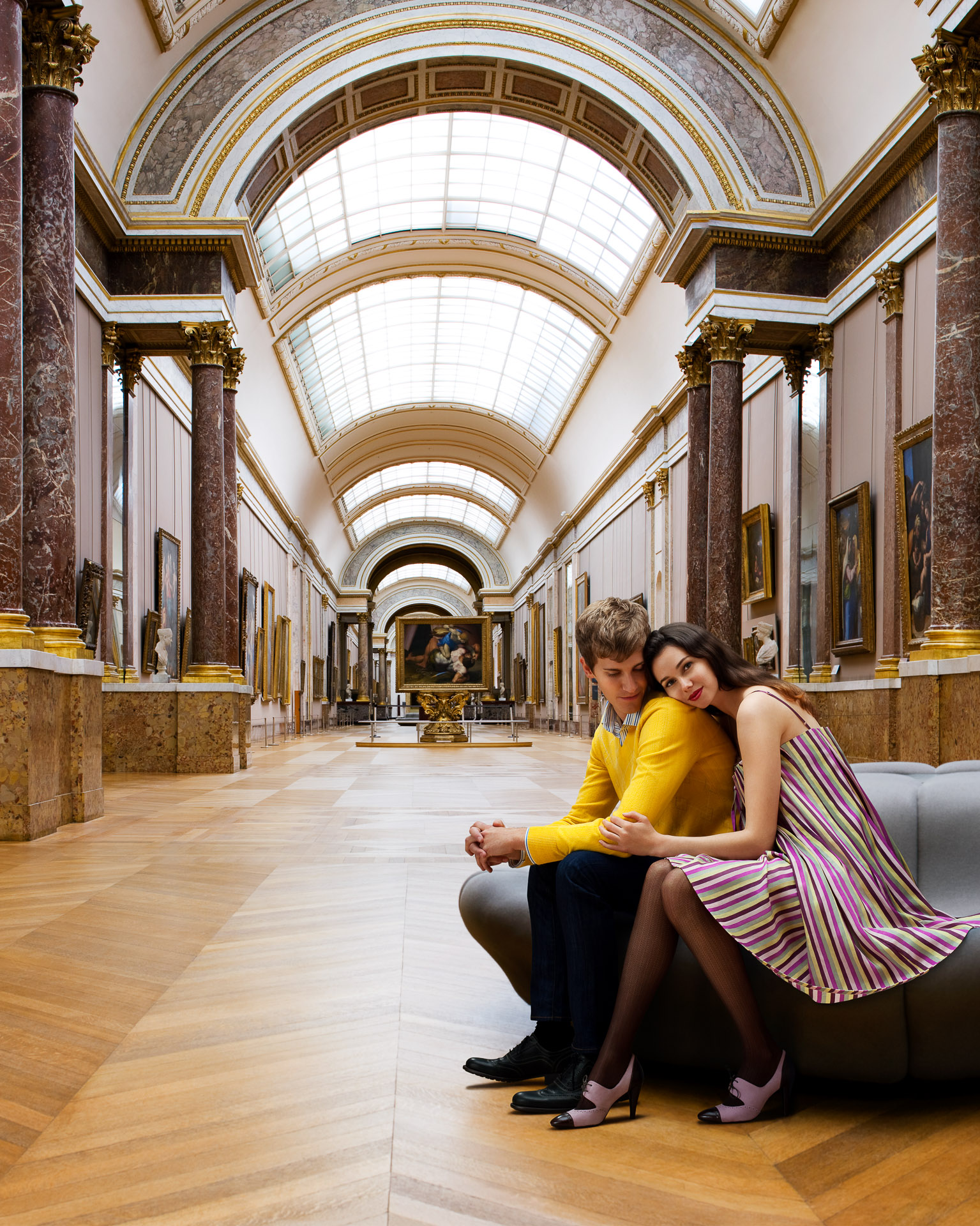 San Francisco lifestyle photographer - Louvre Museum in Paris, France